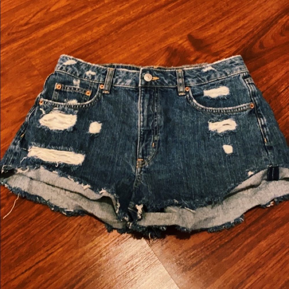 H&M Women’s Ripped Denim Shorts